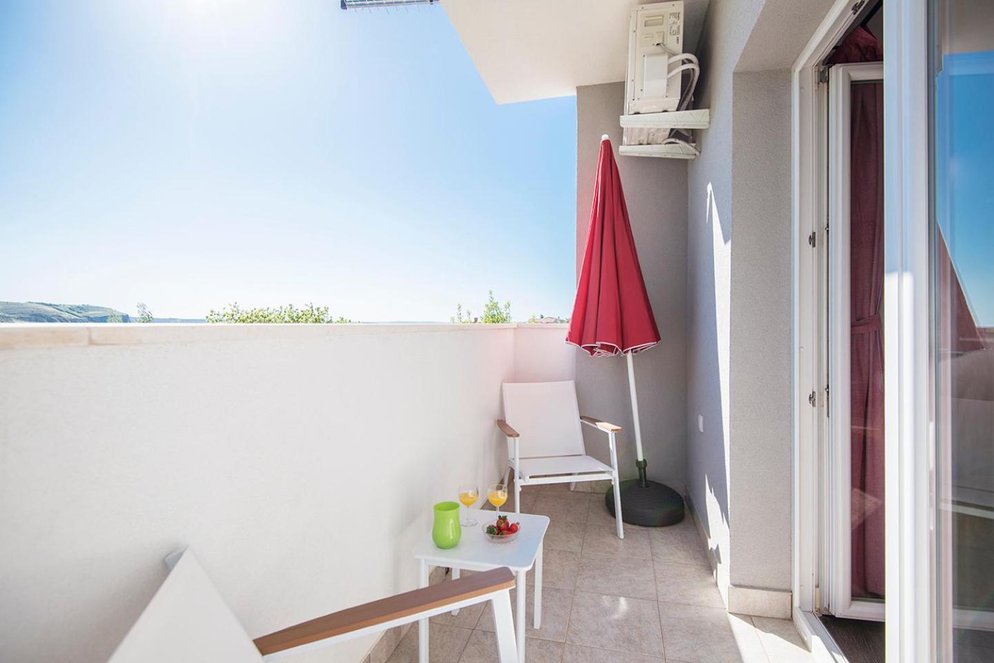Apartments Cape Deluxe Ртина Екстериор снимка