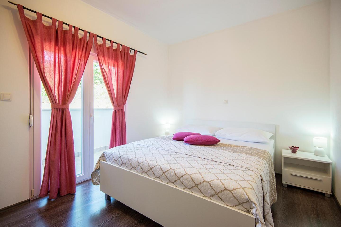 Apartments Cape Deluxe Ртина Екстериор снимка