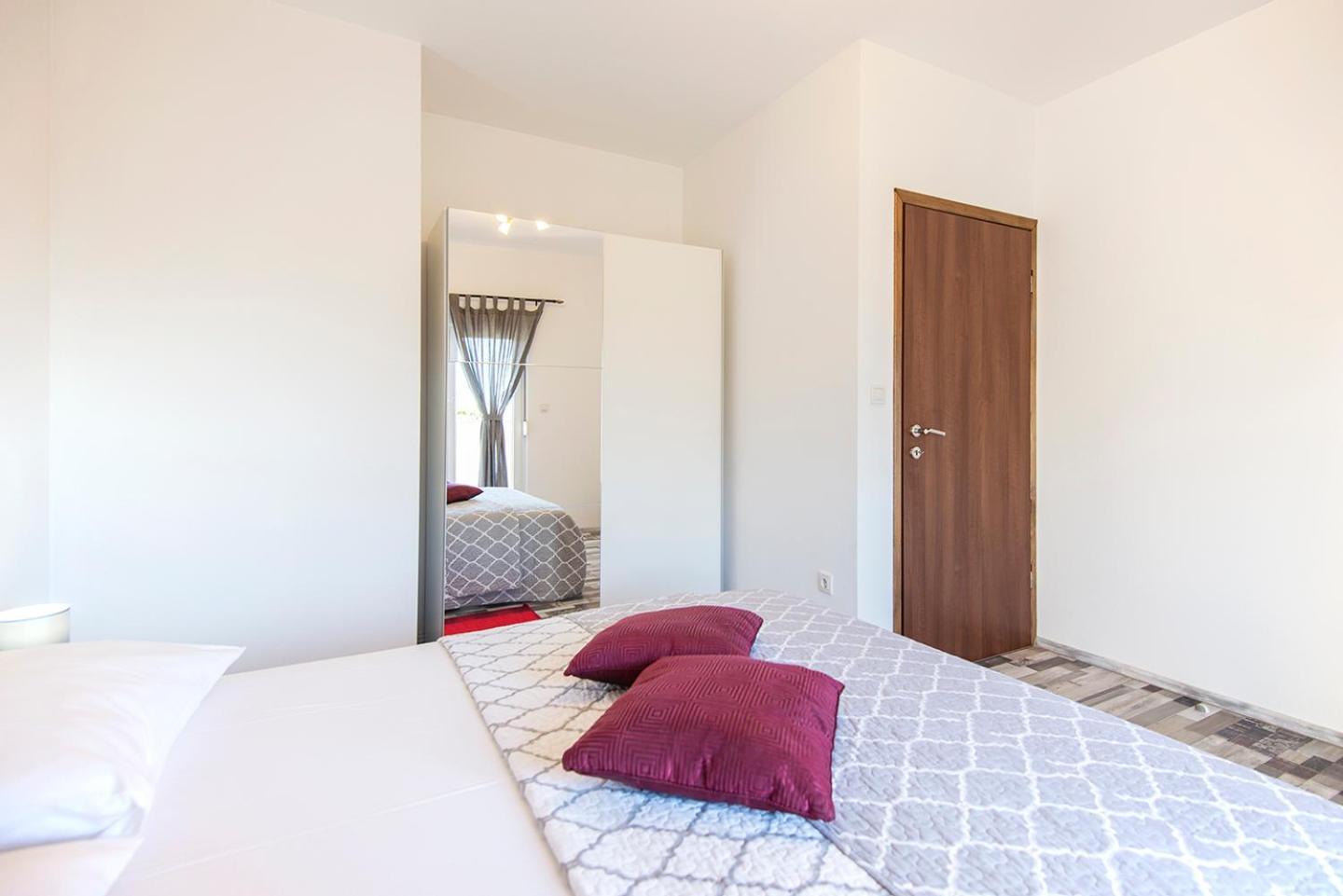 Apartments Cape Deluxe Ртина Екстериор снимка
