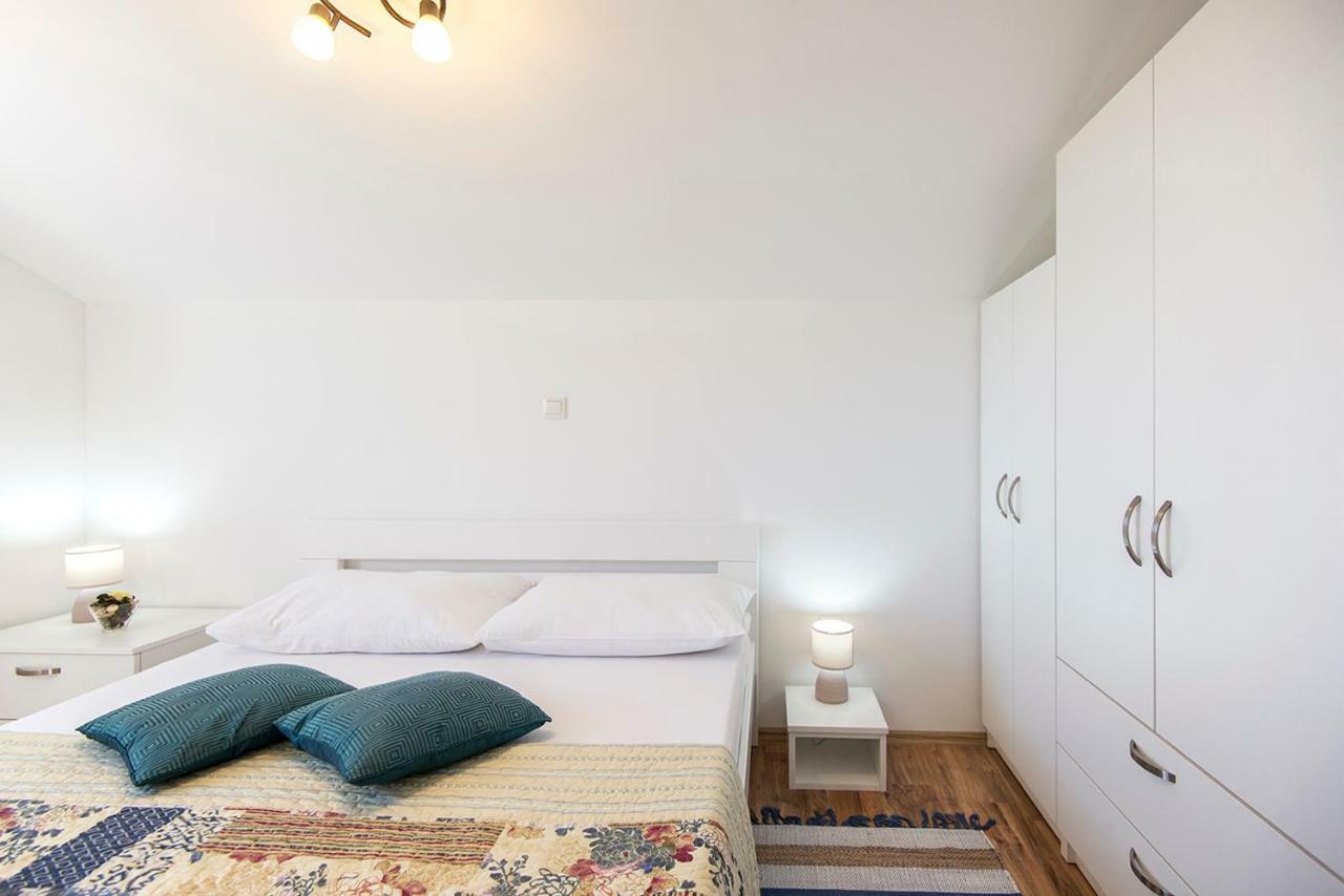 Apartments Cape Deluxe Ртина Екстериор снимка